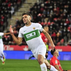 Lucas Boyé se suma al trabajo del Elche, a la espera de Mojica y Roco