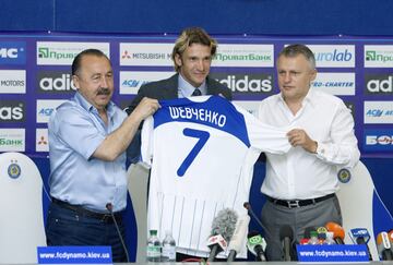 Shevchenko es el mejor jugador de la historia del club. El delantero fue canterano del Dinamo de Kiev y tras su paso por el Milan y el Chelsea regresó a su casa en el año 2009, donde se retiró en 2012.