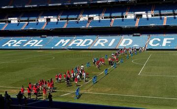 Visitors cross the famous Bernabéu turf.