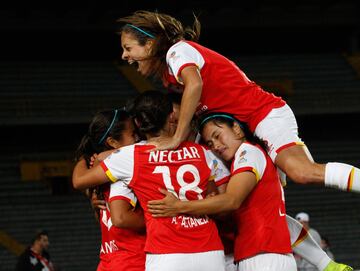 Partidazo en El Campín entre Santa Fe y América de Cali, por las semifinales del fútbol femenino.