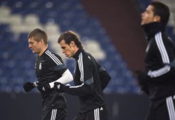 Entrenamiento del Real Madrid en Gelsenkirchen,Kroos y Bale.