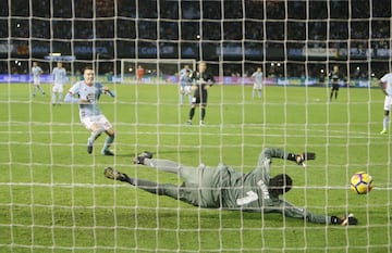 Navas saves Aspas' penalty