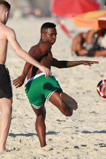 Vinicius disfruta de sus vacaciones en las playas de Río