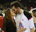Helen Lindes premió al MVP Rudy con el beso de la victoria