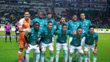 LEON, MEXICO - JULY 31: Players of Leon pose prior to the 6th round match between Leon and America as part of the Torneo Apertura 2022 Liga MX at Leon Stadium on July 31, 2022 in Leon, Mexico. (Photo by Cesar Gomez/Jam Media/Getty Images)