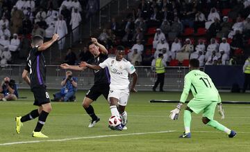 ¡¡Gol 4-1 de Yahía Nader en propia puerta!! Se internó Vinicius en el área, se plantó mano a mano con el portero y su remate pegó en el defensa y se introdujo en su portería