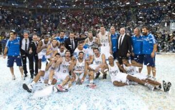 El Real Madrid celebra el título de Supercopa.
