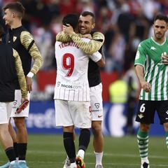 Tecatito Corona brilló en la victoria del Sevilla