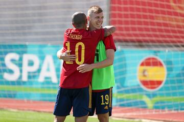 Dani Olmo y Thiago