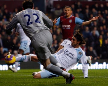 El delantero llegó al club inglés en la temporada 2007/2008 procedente de la Reggina. Solo jugó media temporada en el Manchester City, ya que en el mercado de invierno se fue a la Lazio. En este tiempo jugó 19 partidos y marcó 4 goles.