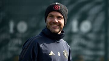 El jugador espa&ntilde;ol del Manchester Untied, Juan Mata, durante un entrenamiento.