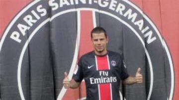 <b>TROTAMUNDOS.</b> El delantero internacional serbio Mateja Kezman cambia por enésima vez de club y dejará el Fenerbahçe para recalar en el Paris Saint Germain.