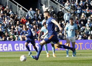 Benzema marca el 0-1 de penalti. 