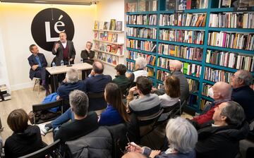 La presentación del libro 'El último minuto. Días de gloria del Real Madrid' en la Librería Lé.