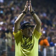 Maradona elogia el debut del 'Tata' Martino al frente del Tri