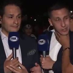 'Chaco' Giménez recibe un beso de aficionado en plena transmisión