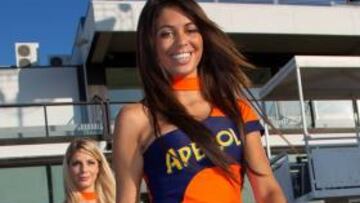 <b>Naranjas de temporada. </b>Saben a naranja, ruibarbo y genciana. Se sirven a temperatura ambiente (de Siberia) y conviene consumirlas con moderación. Así son las copas que promocionan estas joviales muchachas, atracción en Missano. Lo del guante es más inquietante, pero cobra fuerza la teoría del abofeteo preventivo.