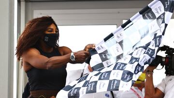 Imagen de Serena Williams ondeando la bandera a cuadros del Gran Premio de M&oacute;naco de F&oacute;rmula 1.