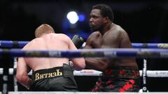 Alexander Povetkin noquea a Dillian Whyte.