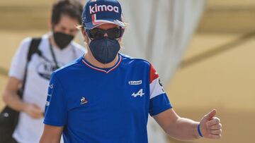 Fernando Alonso en Bahréin durante los test.
