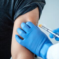 Reino Unido aconseja no vacunarse a quien tenga alergias graves