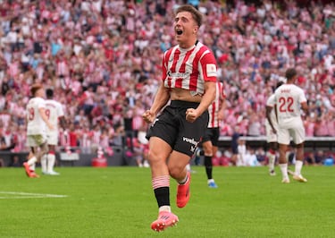 
El Athletic tiene jugador para muchos años en su medular. ‘Jaurewizard’, como le llaman en Bilbao, se ha asentado de lleno en la primera plantilla. Y lo ha hecho como titular desplazando del puesto a Beñat Prados. Diez partidos bastaron a Ernesto Valverde para darle las llaves del equipo en la 24/25 al de Bermeo. Un jugador de garra, puro sentimiento athleticzale, buen golpeo de balón y sacrificio sobre el césped que da todo en cada segundo que está sobre el césped. La Sub-21 ha mejorado el juego con su presencia y su pegada. Un metrónomo que ha declarado su amor eterno a los leones.
