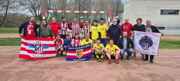 Momento del partidillo del sábado durante el fin de semana rojiblanco de la peña de La Bañeza Un Sentimiento.