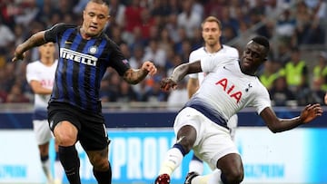 Tottenham con el colombiano Dávinson Sánchez pierde 2-1 contra Inter de Milán en la primera fecha de la Liga de Campeones en el estadio Giuseppe Meazza