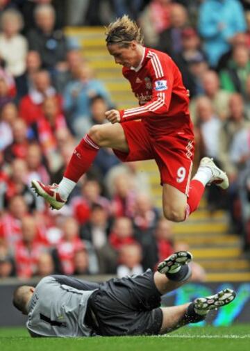 Otro gol con el Liverpool de la misma manera. Esta vez saltó a Boaz Myhill en la Premier League.