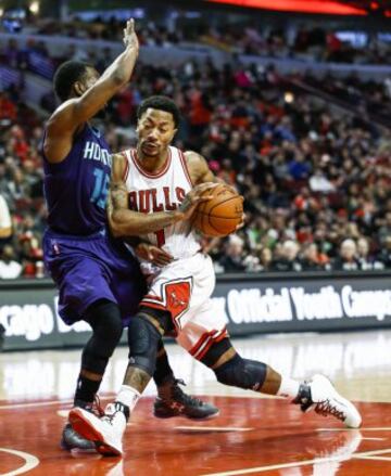 Derrick Rose, en una de sus penetraciones.