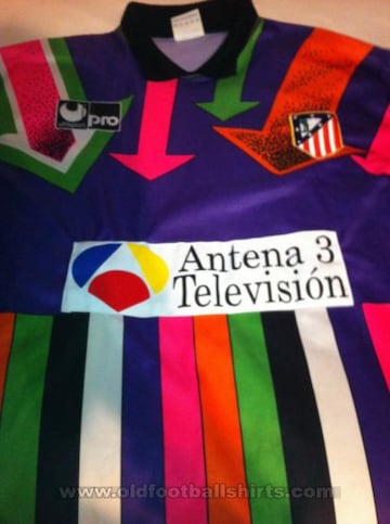 Camiseta que llevó el mítico portero del conjunto rojiblanco Abel Resino durante la temporada de 1993.