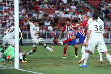 PSG 2-1 Atl¨¦tico de Madrid | V¨ªctor Mollejo recort¨® las distancias y puso el 2-1 en el marcador aprovechando un rechace en el ¨¢rea.