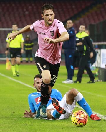 El Sevilla pagó 16,8 millones de euros al Palermo en 2016 por el Mudo Vázquez. El argentino se asentó en el equipo desde su llegada y esta temporada esta siendo indiscutible en el costado izquierdo. La temporada no pudo empezar mejor al marcar un gol y dar una asistencia ante el Rayo. En Liga suma 618 minutos de 720.