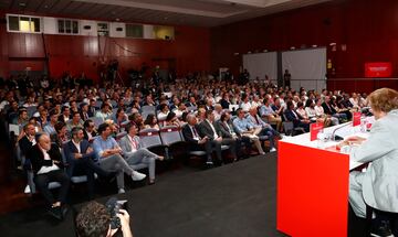 Panorámica de los asistentes que han acompañado a Rubiales durante la Asamblea General. 