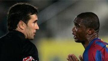 <b> AMIGO DE HENRY. </b> El delantero camerunés ha reconocido que mantiene una buena amistad conb Thierry Henry.