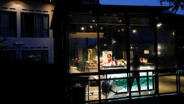 A kitchen staff member wearing a protective mask prepares food at a restaurant following the coronavirus disease (COVID-19) outbreak in Bandung, West Java province, Indonesia, November 22, 2020. REUTERS/Willy Kurniawan