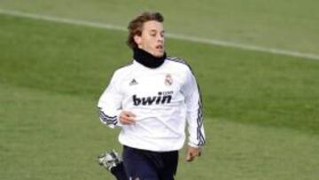 'Mirror': McLeish quiere a Canales para el Aston Villa