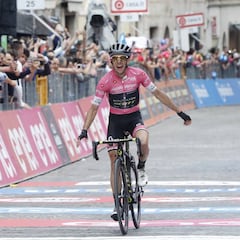 Simon Yates se exhibe en Osimo para afianzar la maglia rosa