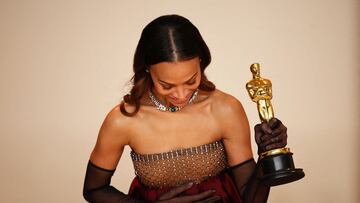 Zoe Saldana poses with the Oscar for the Best Supporting Actress for 'Emilia Perez' in the Oscars photo room at the 97th Academy Awards in Hollywood, Los Angeles, California, U.S., March 2, 2025. REUTERS/Daniel Cole
