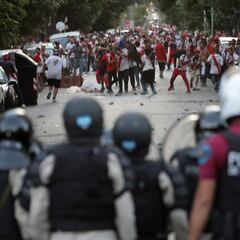 Macri se inspira en Putin y pondrá grilletes a los ultras