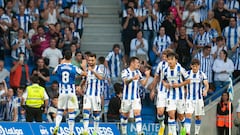 Silva junto a compañeros de la Real Sociedad.