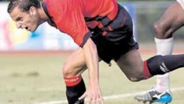 <b>YA VISTE DE ROJILLO. </b>Portillo se estrenó ayer con la camiseta de Osasuna.