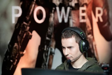 Jorge Lorenzo estrena casco de Call of Duty: Advanced Warfare