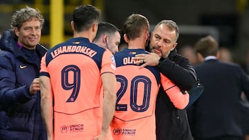 Barcelona's German coach Hans-Dieter Flick (R) embraces players as they return to the sidelines for substitutions during the UEFA Champions League league phase day 4 football match between Club Brugge and FC Barcelona at Jan Breydelstadion stadium, in Bruges, on November 5, 2025. (Photo by NICOLAS TUCAT / AFP)