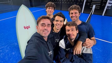 Los embajadores de la compañía Borja Agote y Gorka Ezkurdia prueban suerte con el pádel; mientras Coki Nieto, Javi Rico y Jaime Chipi se atreven con el surf.