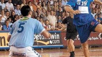 <b>IMPARABLE. </b>Petar Metlicic quiere despedirse de León con un título. Ayer fue la estrella del partido.