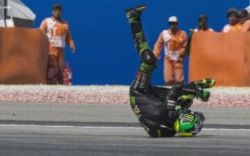 La aparatosa caída de Espargaró en imágenes