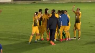 El árbitro pitó el final cuando un jugador estaba solo ante el portero