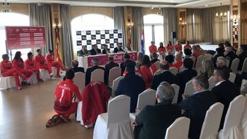 Imagen del sorteo de emparejamientos la eliminatoria por la permanencia en el Grupo Mundial de la FedCup entre Espa&ntilde;a y Paraguay.