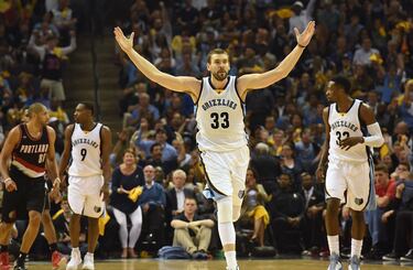 Drafteado en el puesto 48, en segunda ronda, por Los Angeles Lakers, estuvo involucrado en el traspaso que llev a su hermano Pau a la franquicia angelina. ?l acab en Memphis, en unos Grizzlies donde estuvo 11 temporadas y se convirti en uno de sus jugadores legendarios: su camiseta ser retirada. Toda una estrella en Memphis, form parte del equipo del Grit and Grind, rocoso, intratable, que forj la mejor poca de la franquicia hasta la fecha. Fueron seis playoffs, con una final de la Conferencia Oeste incluida. Alcanz el premio como mejor defensor del a?o y tres participaciones en el All Star.